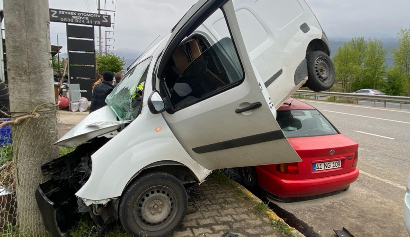 Sapanca yolunda kaza: 3 yaralı