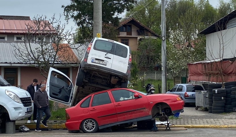 Sapanca yolunda kaza: 3 yaralı