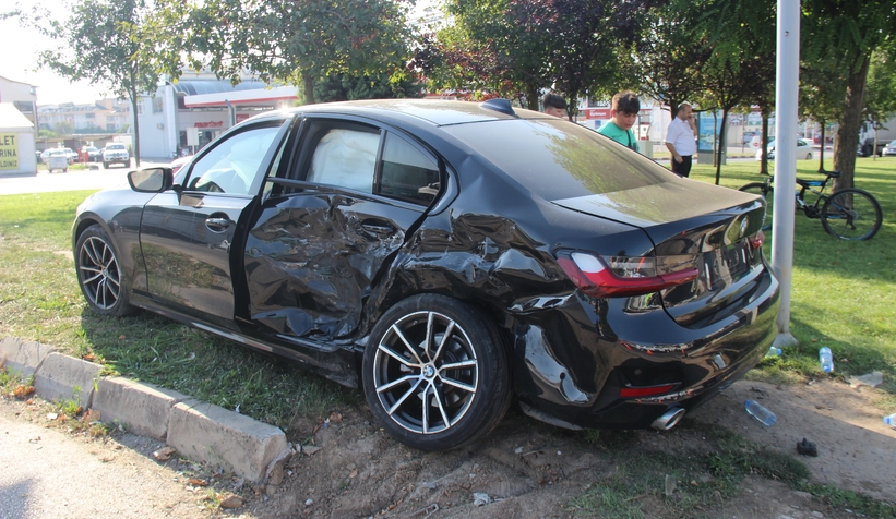 Sapanca yolunda kaza: 3 yaralı