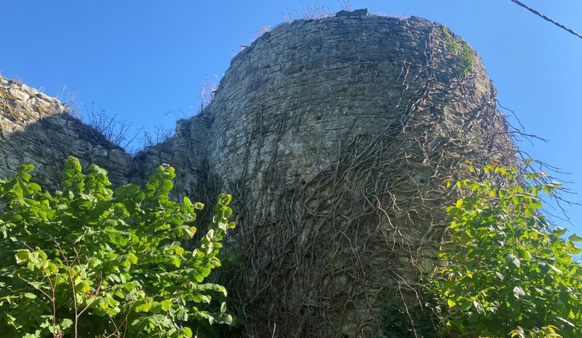 sarmasiklarin-arasinda-sakli-kalmis-800-yillik-tarihcxkramgxck