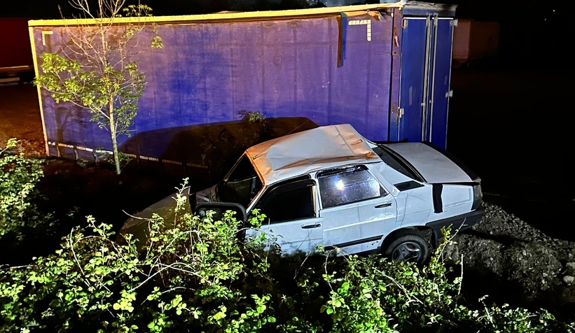 Şarampole uçan araçtan yaralı kurtuldu