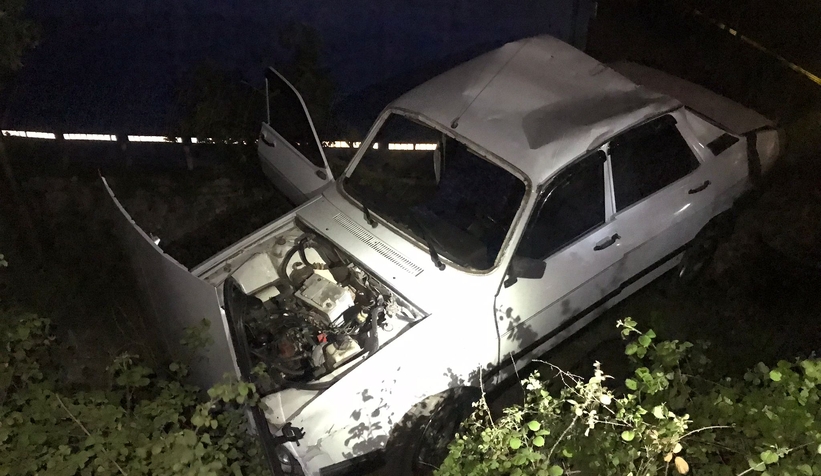 Şarampole uçan araçtan yaralı kurtuldu