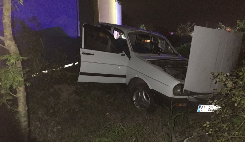 Şarampole uçan araçtan yaralı kurtuldu