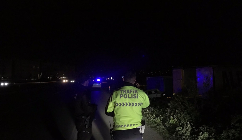 Şarampole uçan araçtan yaralı kurtuldu