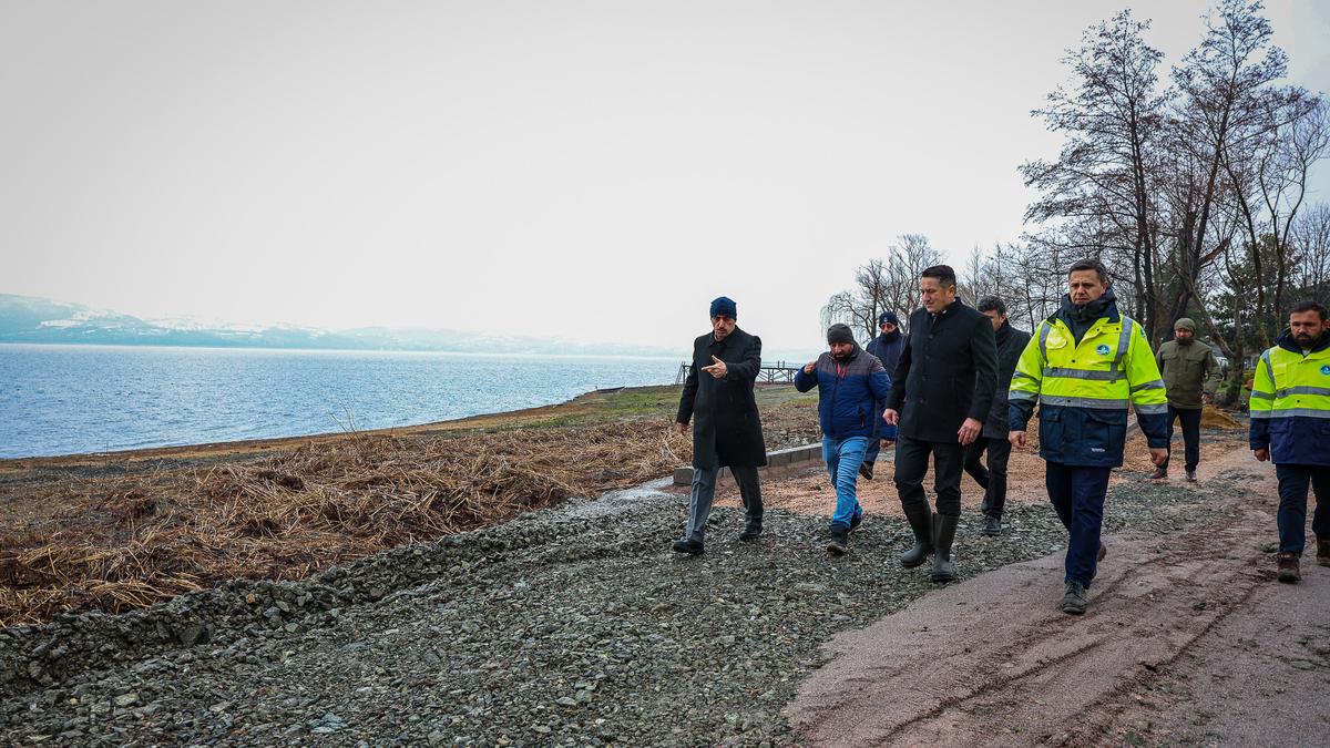 SASKİ harekete geçti; Sapanca Gölü kıyısındaki kaçak yapılar yıkılıyor