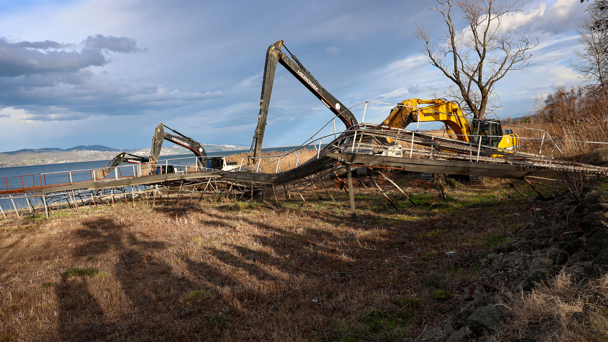SASKİ paylaştı; 6 kilometrelik hatta kaçak iskele ve yapılar kaldırıldı