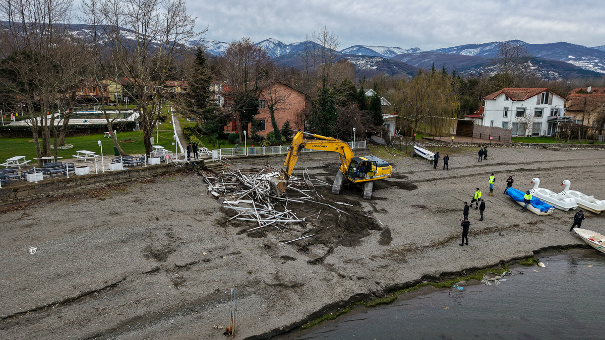 SASKİ paylaştı; 6 kilometrelik hatta kaçak iskele ve yapılar kaldırıldı