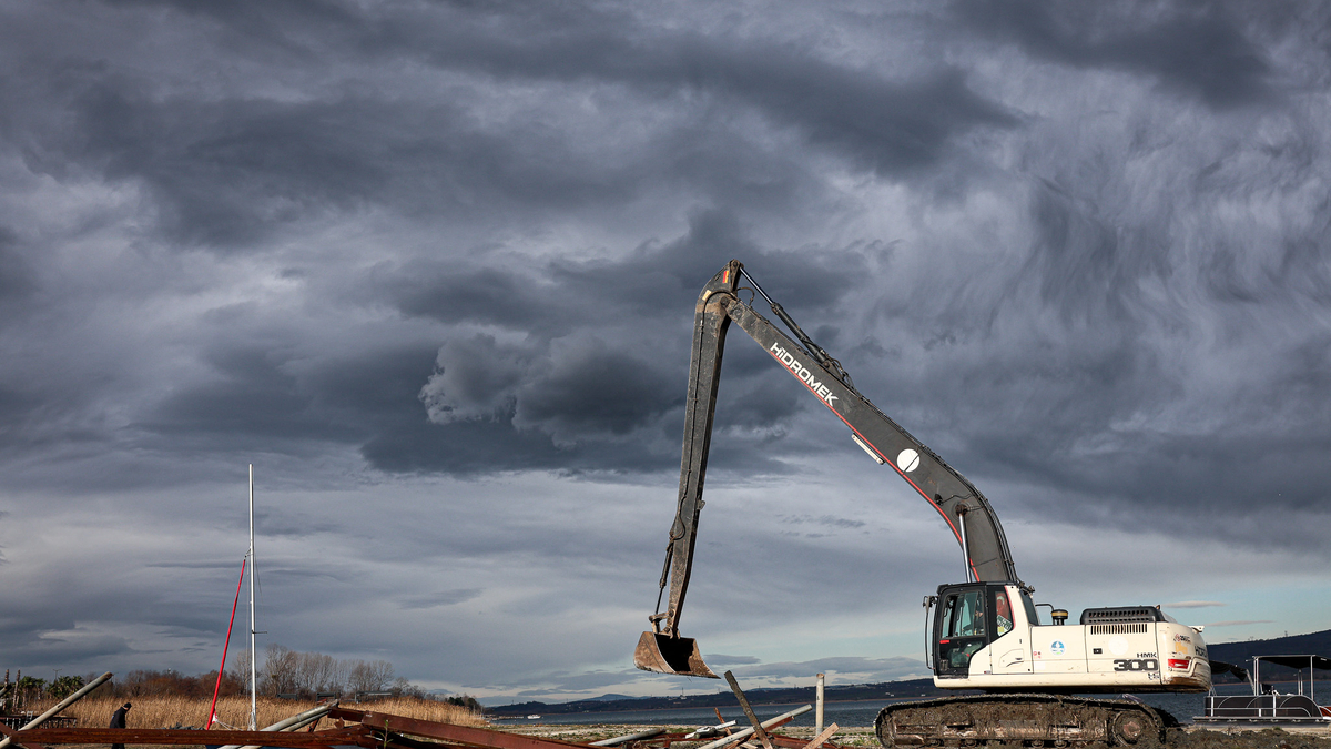 SASKİ paylaştı; 6 kilometrelik hatta kaçak iskele ve yapılar kaldırıldı