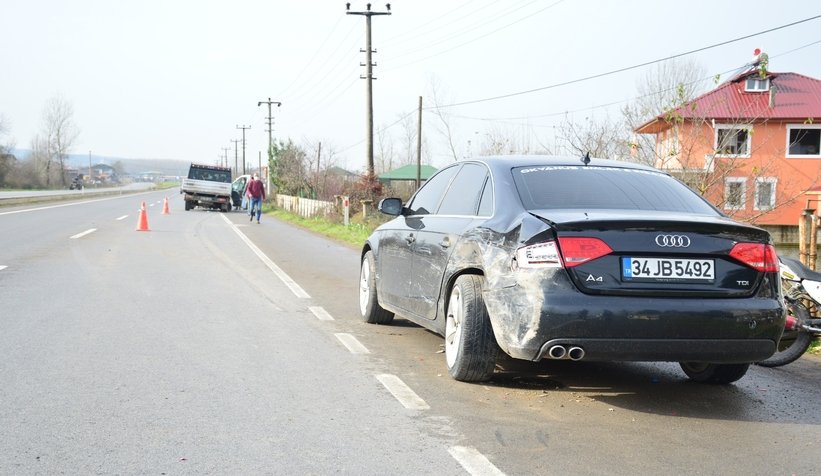 SASKİ’nin aracı emniyet şeridindeki lüks otomobile çarptı