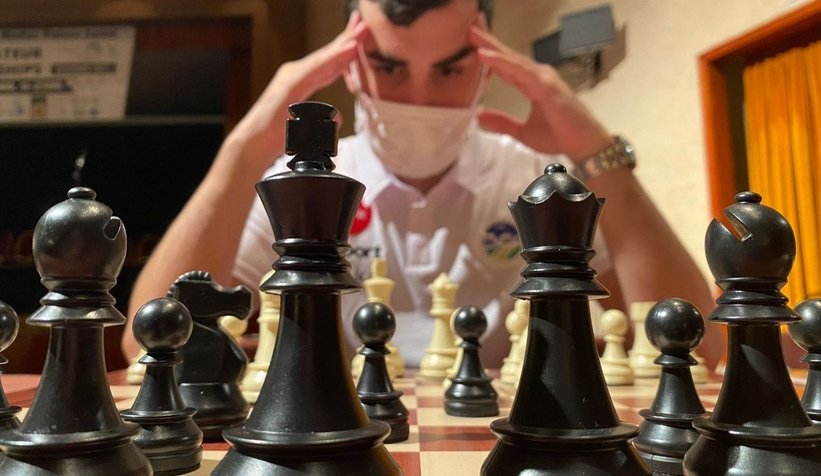satrancta-buyuksehirli-genc-sporcudan-buyuk-basaribhdzaxhhb0