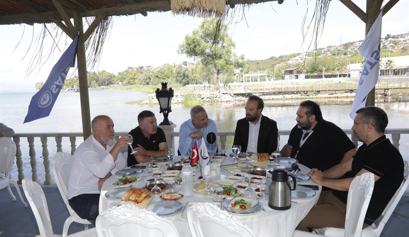 satso-baskani-ticari-menfaatler-yuzunden-sapanca-golunu-mahvediyoruzs0nfr0lzb3
