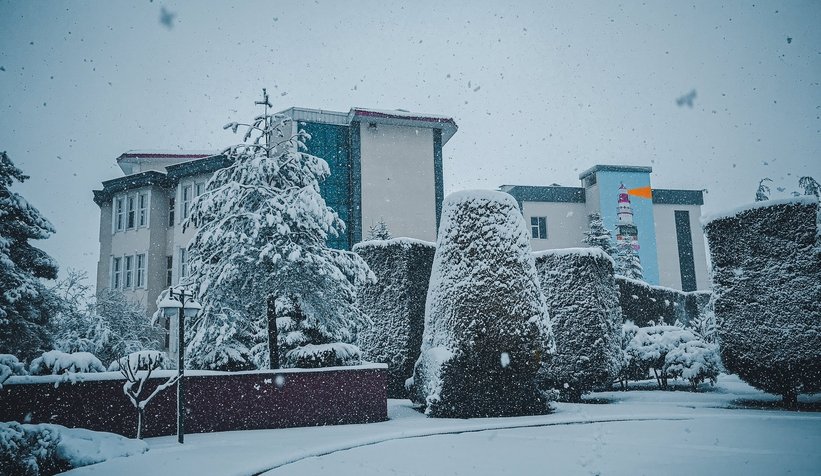SAÜ Kampüsü'nden kar fotoğrafları