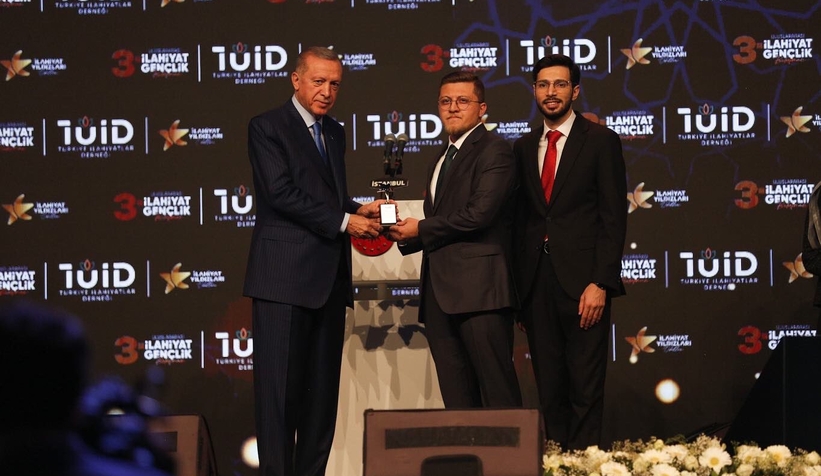 SAÜ'lü öğrencilere Cumhurbaşkanından ödül