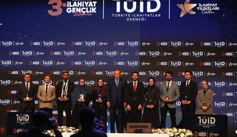 SAÜ'lü öğrencilere Cumhurbaşkanından ödül