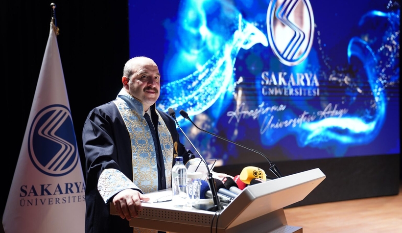 SAÜ Mustafa Varank'a Fahri Doktora unvanı verdi