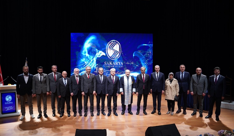 SAÜ Mustafa Varank'a Fahri Doktora unvanı verdi