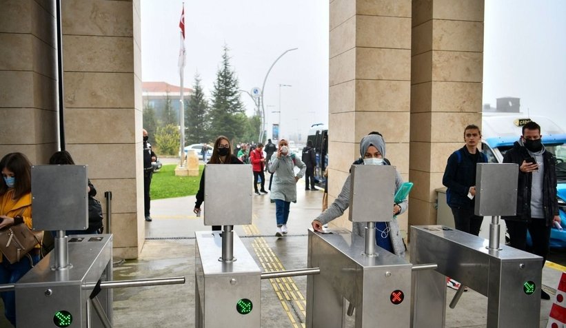 SAÜ'ye girişlerde HES kodlu turnike dönemi