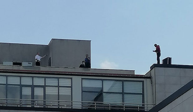SEAH'da çatıya çıkıp intihar girişiminde bulundu