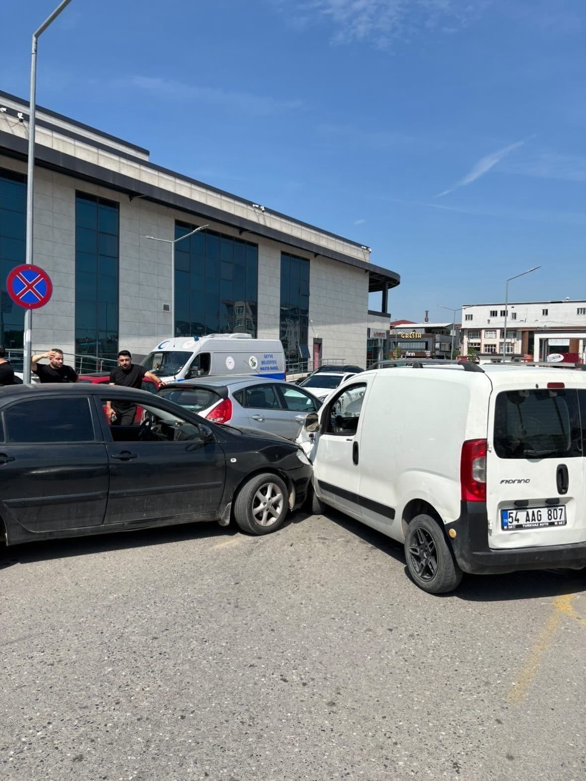 SEAH Otoparkında Kafa Kafaya Çarpışma: Maddi Hasarlı Kaza