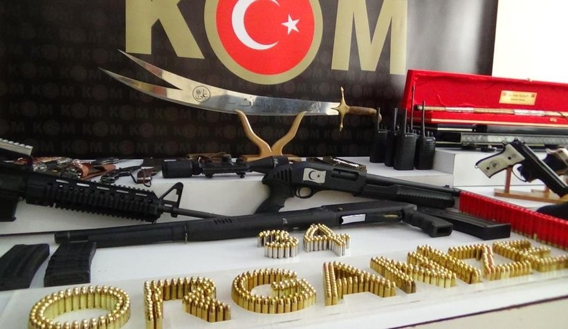 sedat-peker-operasyonunda-ele-gecenler-sergilendivfhycwy2un