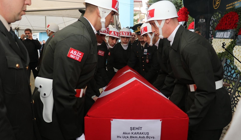 Şehidimiz Akın Karakuş'un naaşını baba ocağında