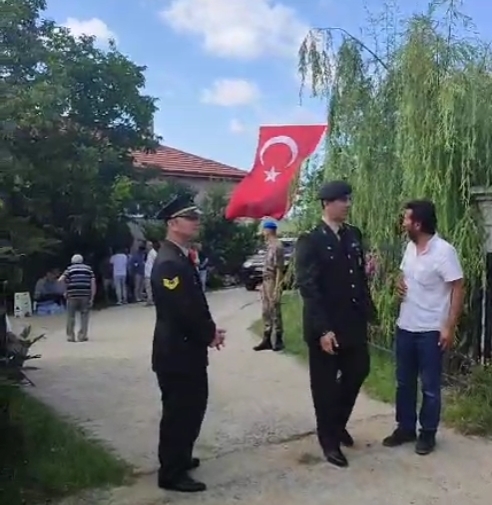 Şehidimizin baba ocağına Türk Bayrağı asıldı