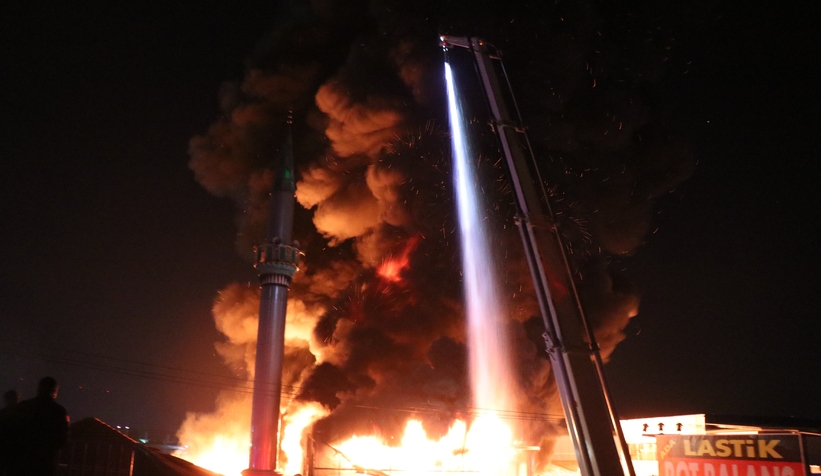 Şehirde büyük yangın, 4 saatte söndürülebildi