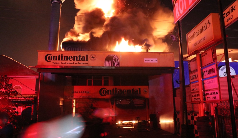 Şehirde büyük yangın, 4 saatte söndürülebildi