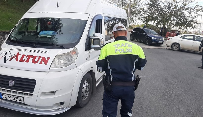 Şehirde eş zamanlı okul servisi denetimi