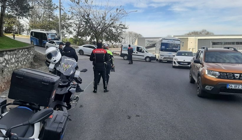 Şehirde eş zamanlı okul servisi denetimi