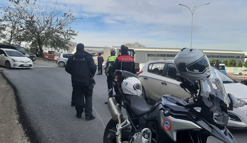 Şehirde eş zamanlı okul servisi denetimi