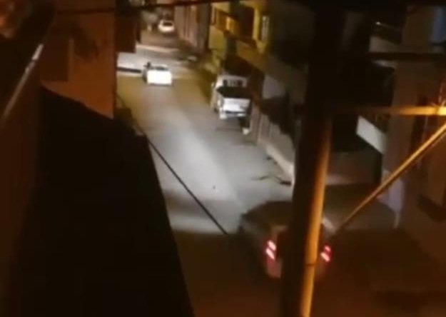 Şehirde film sahnesi gibi kovalamaca