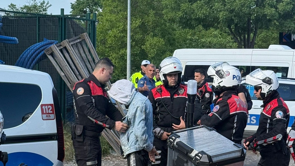 Şehirde hareketli dakikalar; Polis yere yatırıp kelepçeledi