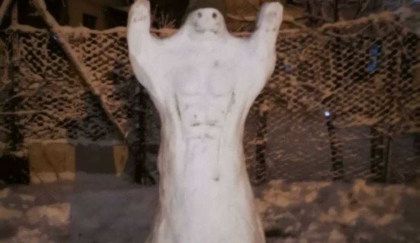 Şehirden kardan adam fotoğrafları