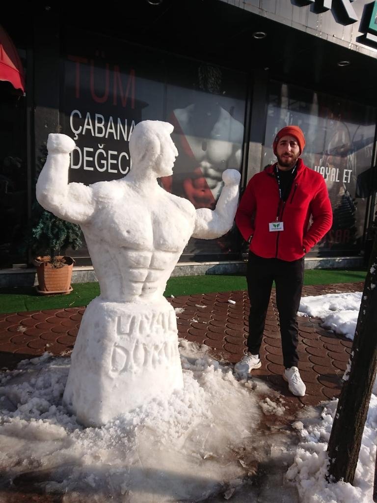 Şehirden kardan adam fotoğrafları