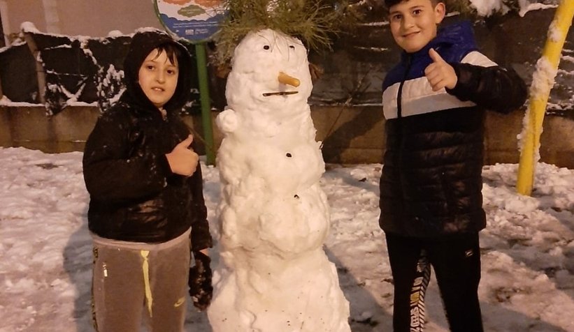 Şehirden kardan adam fotoğrafları