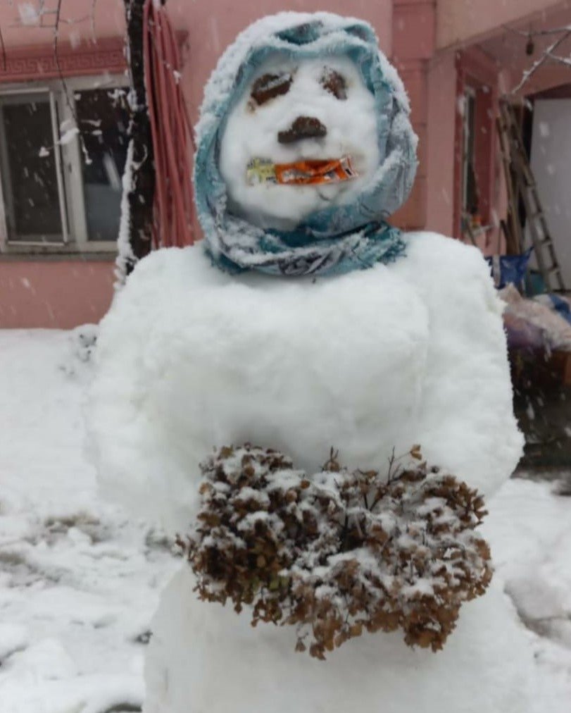 Şehirden kardan adam fotoğrafları