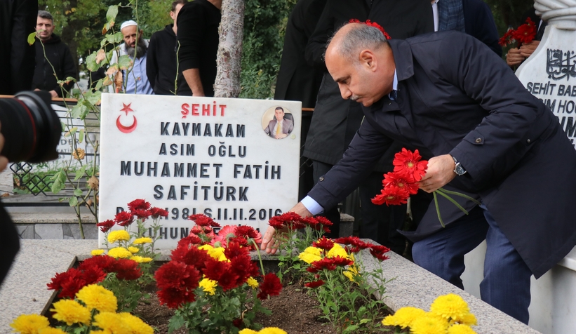 Şehit Kaymakam Safitürk mezarı başında anıldı