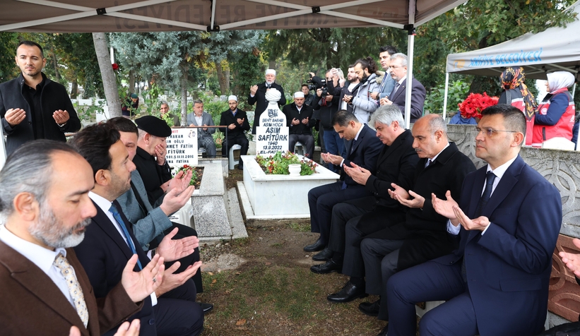 sehit-kaymakam-safiturk-vefatinin-8nci-yilinda-kabri-basinda-anilditdbzzxvcsv