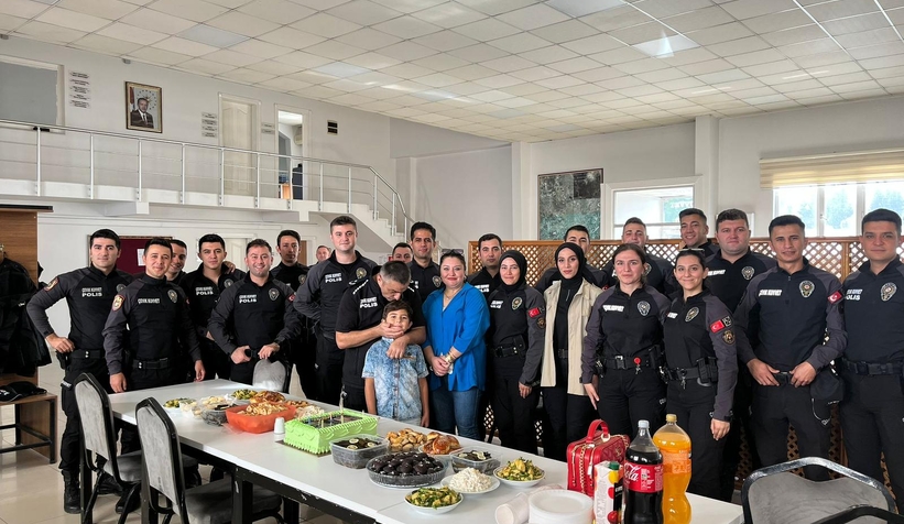 Şehit polisin oğluna unutulmaz bir gün yaşattılar