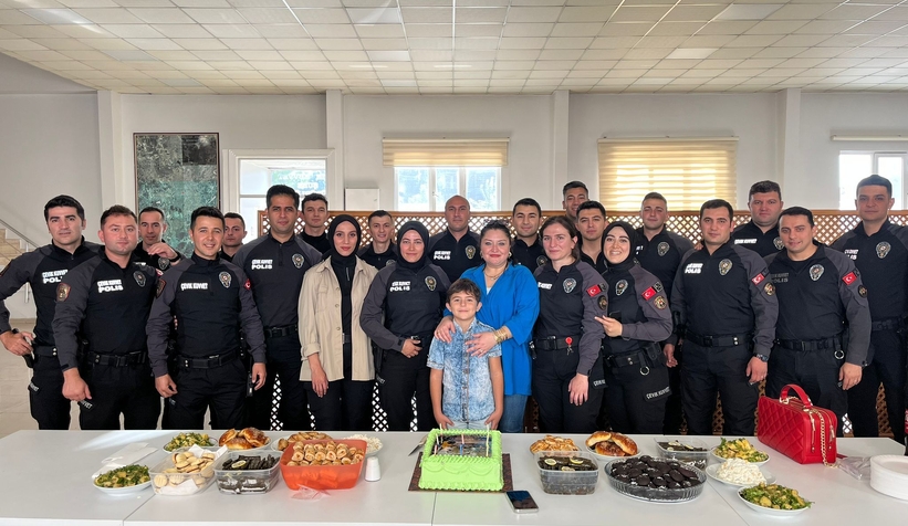 Şehit polisin oğluna unutulmaz bir gün yaşattılar