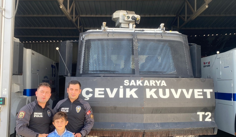 Şehit polisin oğluna unutulmaz bir gün yaşattılar
