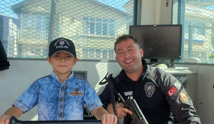 Şehit polisin oğluna unutulmaz bir gün yaşattılar