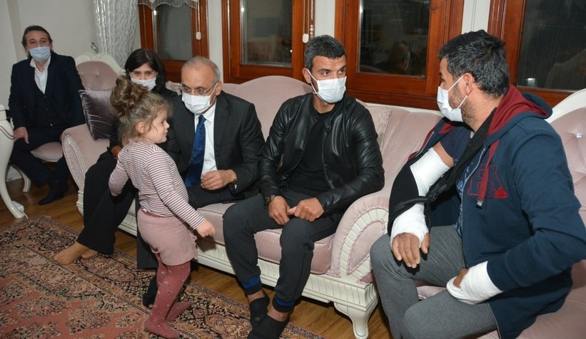 Şehit ve yaralı polislerin evlerini ziyaret ettiler