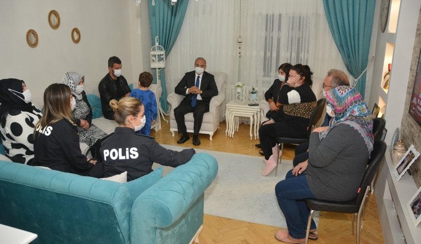 Şehit ve yaralı polislerin evlerini ziyaret ettiler
