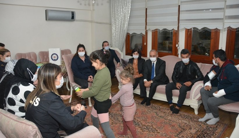 Şehit ve yaralı polislerin evlerini ziyaret ettiler