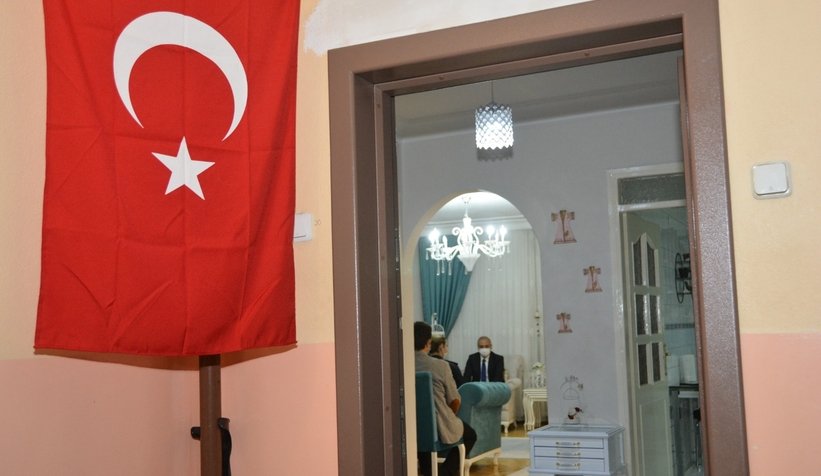 Şehit ve yaralı polislerin evlerini ziyaret ettiler