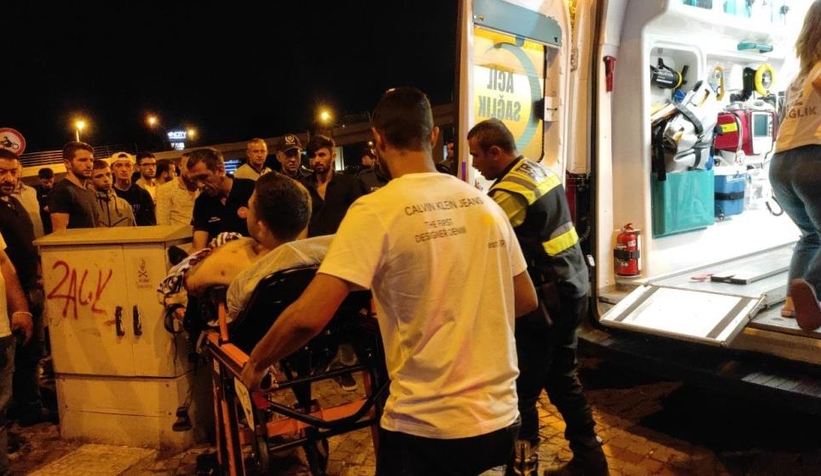 Şehrin göbeğinde bıçaklı kavga çıktı, 1 kişi yaralandı