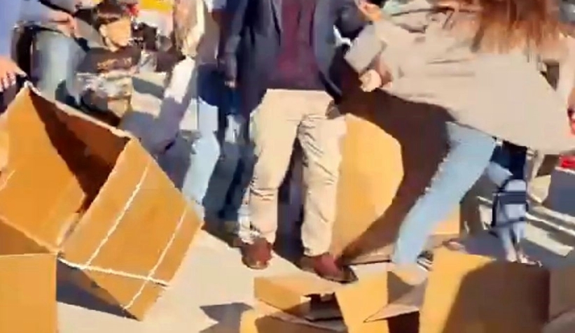 sehrin-iki-noktasi-boks-ringine-dondu-o-anlar-kameradab3dcutfqoe