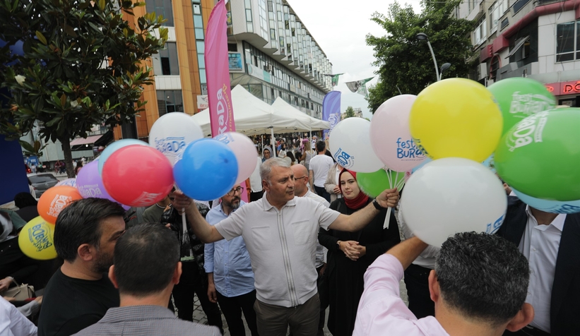 Şehrin merkezinde festival rüzgarı esti